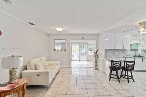 690 W 80th St, Hialeah, FL 33014 photo 12