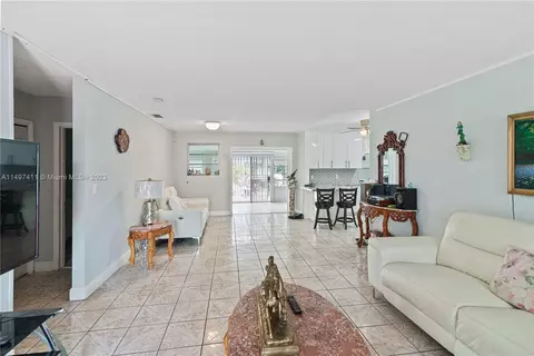 690 W 80th St, Hialeah, FL 33014 photo 9