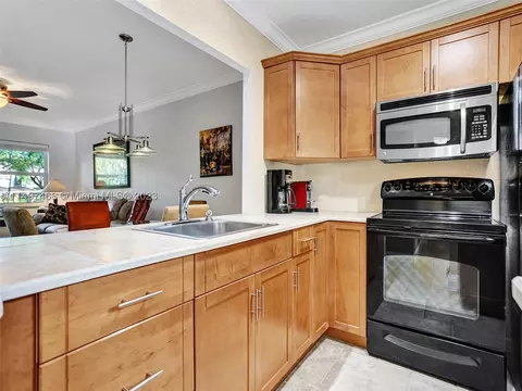 5131 W Oakland Park Blvd #105, Lauderdale Lakes, FL 33313