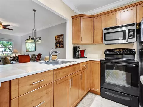5131 W Oakland Park Blvd #105, Lauderdale Lakes, FL 33313