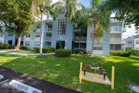 8580 SW 212th St #306, Cutler Bay, FL 33189