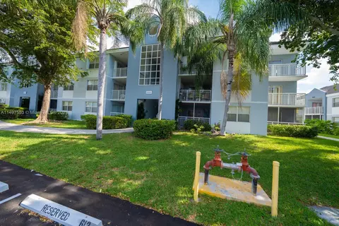 8580 SW 212th St #306, Cutler Bay, FL 33189