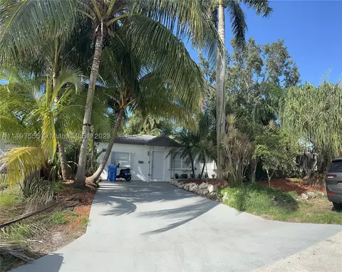 81 NE 46th St, Oakland Park, FL 33334
