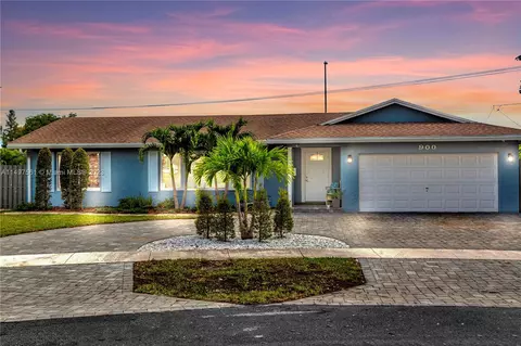 900 SW 52nd Ave, Plantation, FL 33317