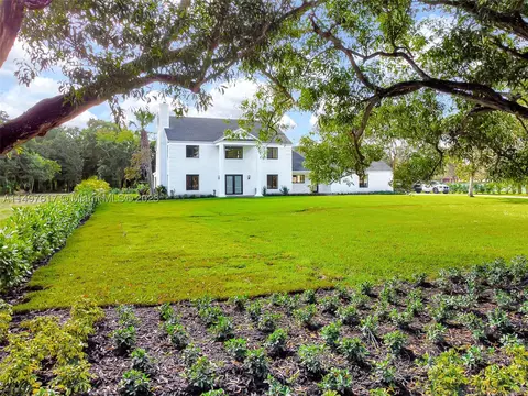 18090 SW 52nd Ct, Southwest Ranches, FL 33331