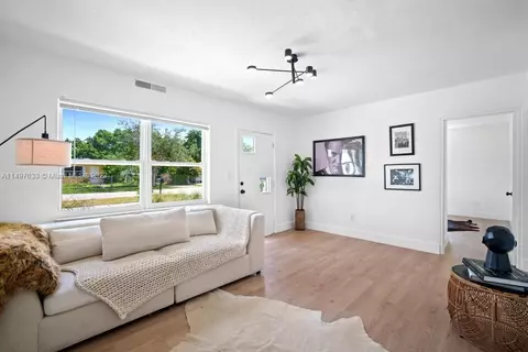 850 E 14th St, Hialeah, FL 33010 photo 4