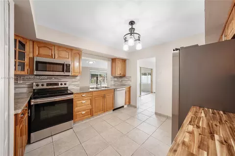 Kitchen - 1739 W 79th St, Hialeah, FL 33014 photo 6 of 6