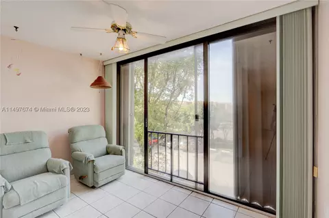 9420 W Flagler St #309, Miami, FL 33174