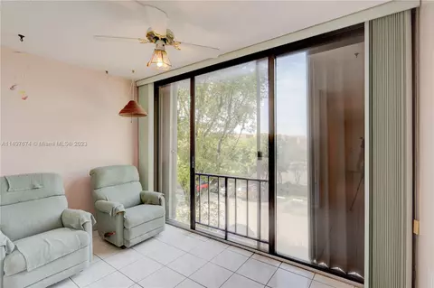 9420 W Flagler St #309, Miami, FL 33174