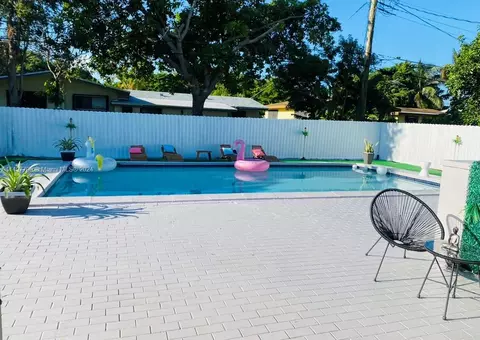 1320 NE 115th St, Miami, FL 33161