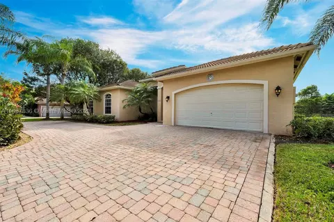 8230 SW 173rd Ter, Palmetto Bay, FL 33157
