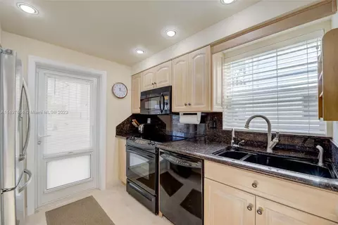 700 Pine Dr #110, Pompano Beach, FL 33060 photo 21