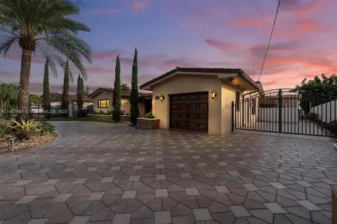 1664 W 84th St, Hialeah, FL 33014