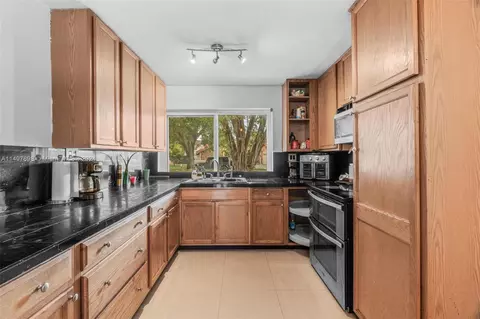 Undisclosed, Hialeah, FL 33015 photo 9