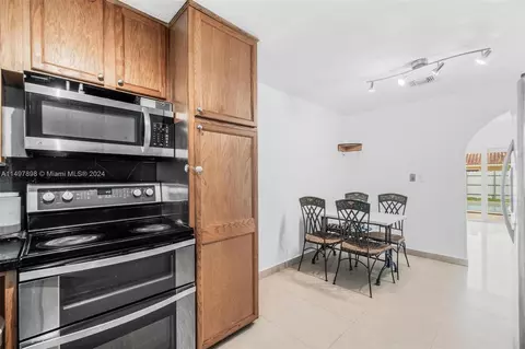 Undisclosed, Hialeah, FL 33015 photo 10