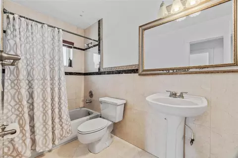 Undisclosed, Hialeah, FL 33015 photo 28