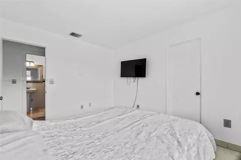 Undisclosed, Hialeah, FL 33015 photo 26