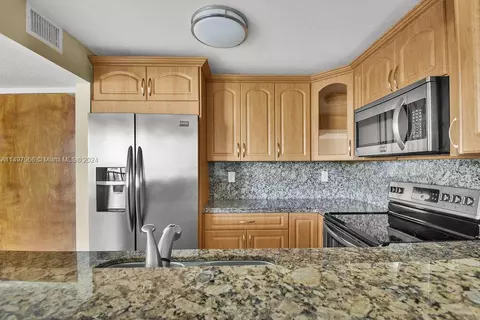 11800 SW 18th St #529-4, Miami, FL 33175