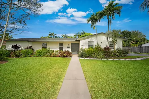 8805 SW 161st St, Palmetto Bay, FL 33157