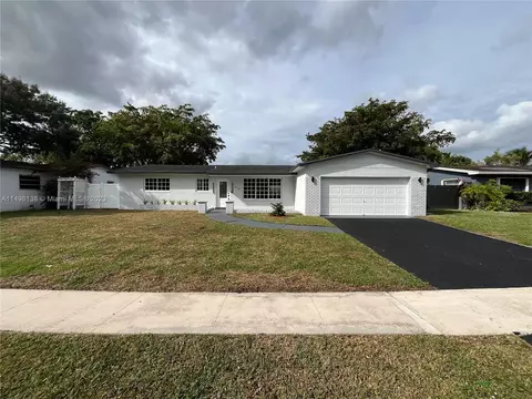 710 NW 93rd Ter, Pembroke Pines, FL 33024