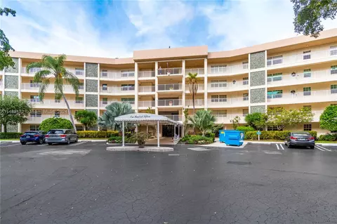 3505 Oaks Way #410, Pompano Beach, FL 33069