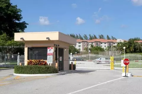 480 Executive Center Dr #4L, West Palm Beach, FL 33401