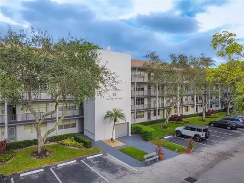 251 SW 132nd Way #113H, Pembroke Pines, FL 33027