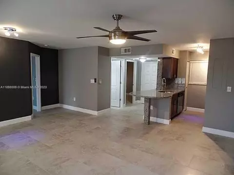 2810 N Oakland Forest Dr #112, Oakland Park, FL 33309