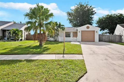 7786 Ridgewood Dr, Lake Worth, FL 33467