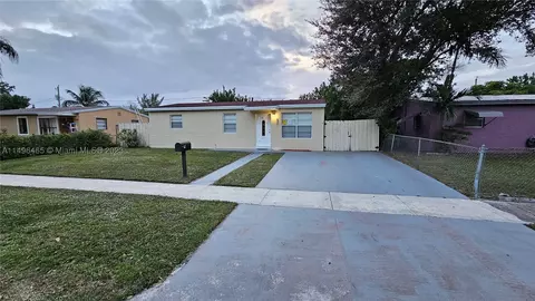 600 N 68th Ter, Hollywood, FL 33024