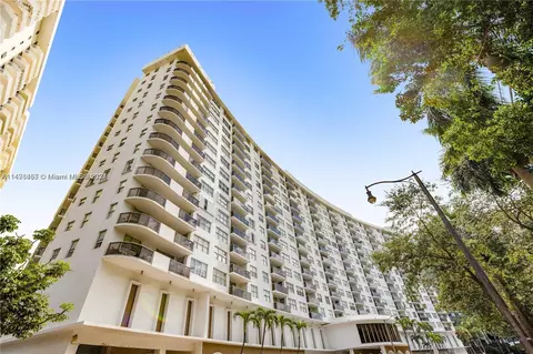 6039 Collins Ave #621, Miami Beach, FL 33140