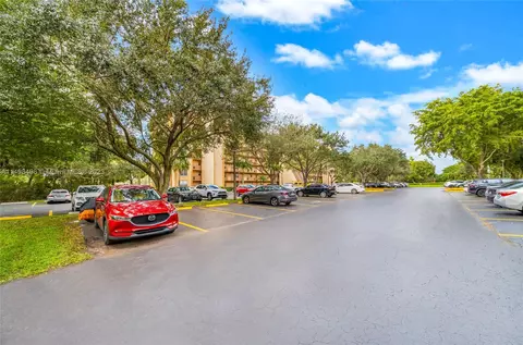 3001 W Rolling Hills Cir #406, Davie, FL 33328