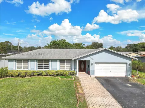 5301 SW 9th St, Plantation, FL 33317