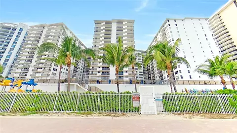 6039 Collins Ave #1736, Miami Beach, FL 33140