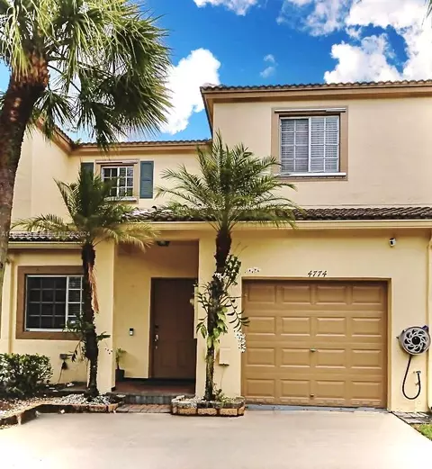 4774 Lago Vista Dr, Coconut Creek, FL 33073