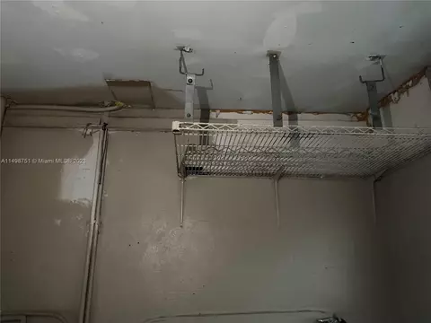 61 E 52nd Pl, Hialeah, FL 33013 photo 29