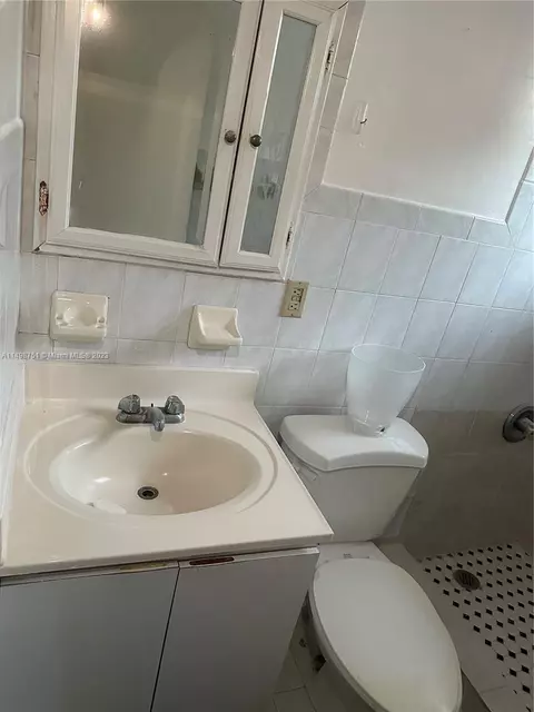 61 E 52nd Pl, Hialeah, FL 33013 photo 19