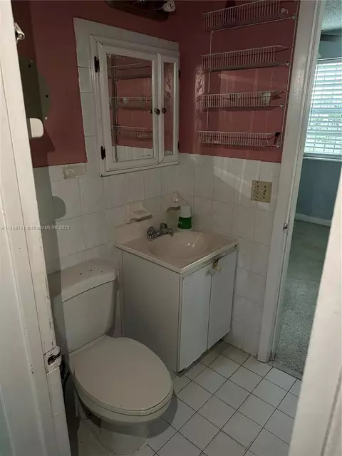 61 E 52nd Pl, Hialeah, FL 33013 photo 7