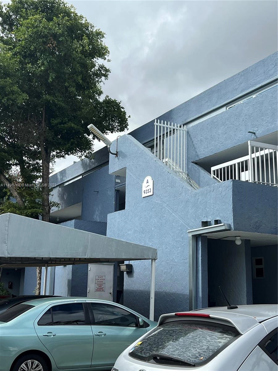 9353 Fontainebleau Bl Unit AA  