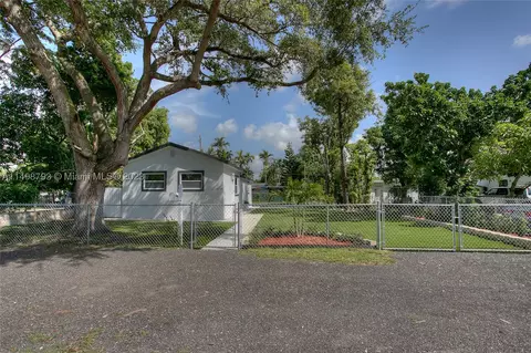 553 NW 101st St, Miami, FL 33150