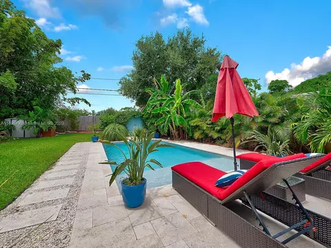 1605 S Palmway, Lake Worth, FL 33460