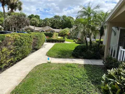 679 NW San Remo Cir, Saint Lucie West, FL 34986