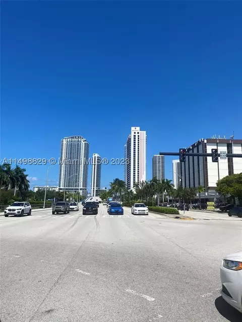 600 Parkview Dr #711, Hallandale Beach, FL 33009