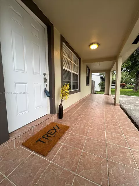 6416 Dewey St, Hollywood, FL 33023