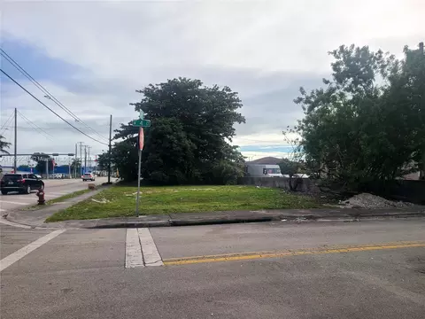 2295 W 4th Ct, Hialeah, FL 33010