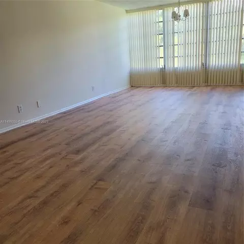 9450 Live Oak Pl #303, Davie, FL 33324