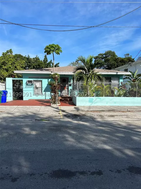 1055 SW 4th St, Miami, FL 33130