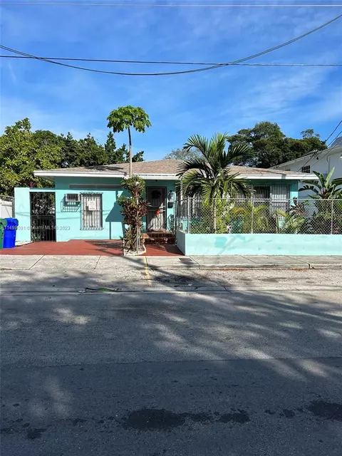 1055 SW 4th St, Miami, FL 33130
