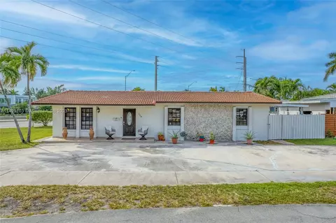 390 Cir Dr, Hialeah, FL 33010 photo 1
