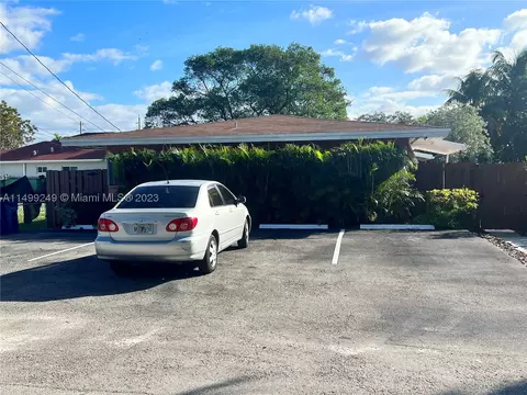 128 NW 5th Ave #1-2, Hallandale Beach, FL 33009
